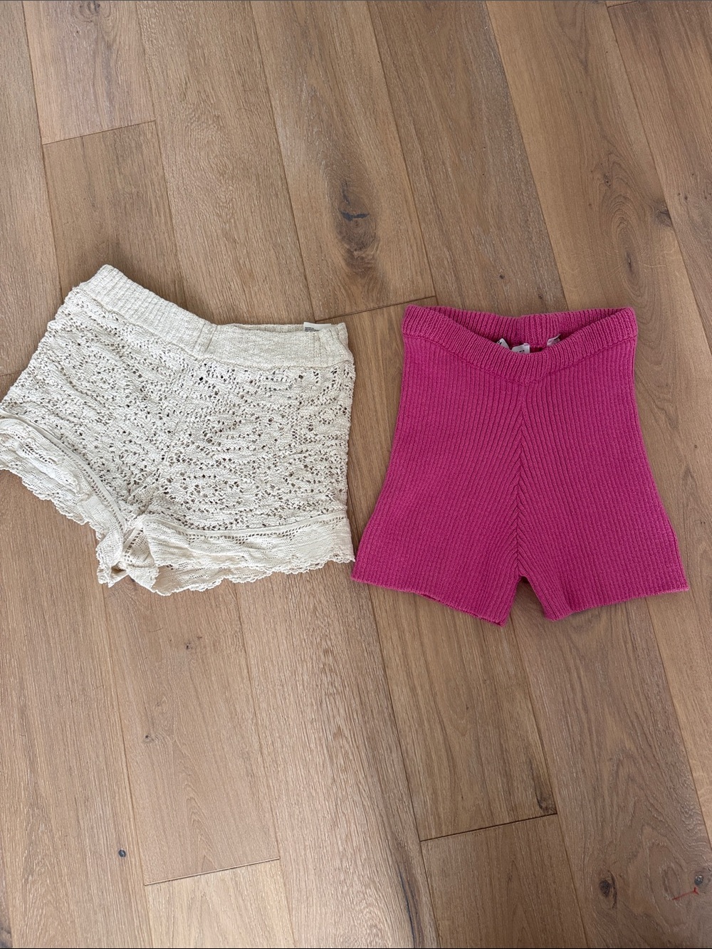 Zara Hot Pink Ribbed Knit shorts
Crocheted/lace cream shorts